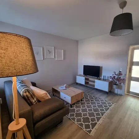 Apartment Modern Eingerichtet-stadtnah-ferienwohnung Mit Geschirrspueler Und Waschmaschine