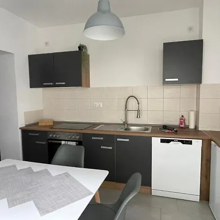 Modern Eingerichtet-stadtnah-ferienwohnung Mit Geschirrspueler Und Waschmaschine * Friedland (Mecklenburg-Vorpommern)
